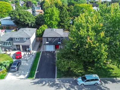 16 Grassington Crescent, Brampton, On L6s 1z6