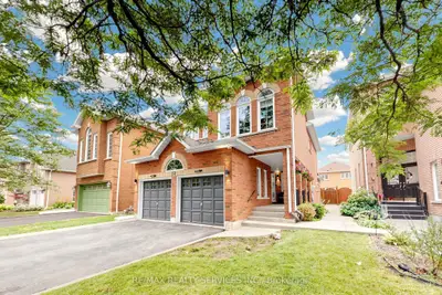 32 Hillpath Crescent, Brampton, On L6z 4t9