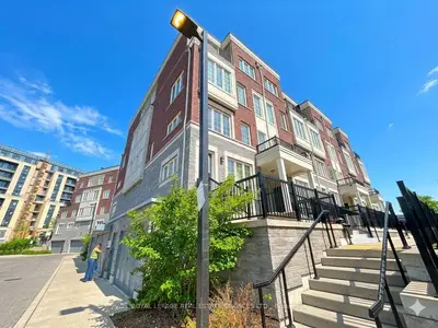 Condo Townhouse in Oakville