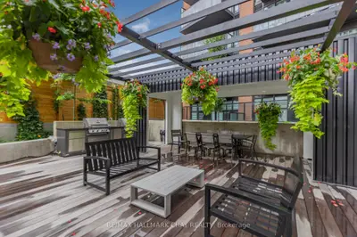 2300 St. Clair Avenue W 110, Toronto, On M6n 1k8