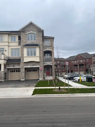 Att/Row/Townhouse in Oakville