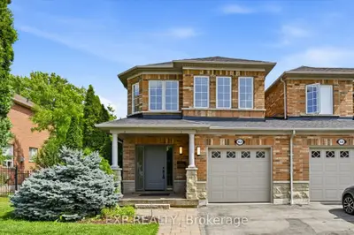 Att/Row/Townhouse in Burlington