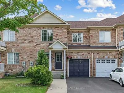 Att/Row/Townhouse in Brampton