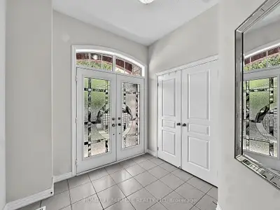 6 Divinity Circle, Brampton, On L7a 3y4