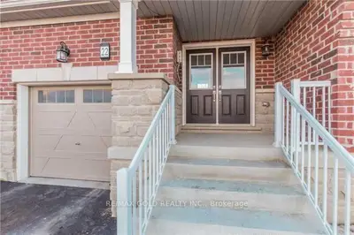 Att/Row/Townhouse in Brampton