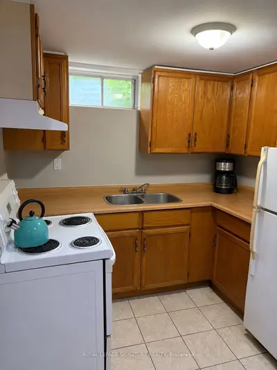 137 Madoc Drive Lower, Brampton, On L6v 2a5