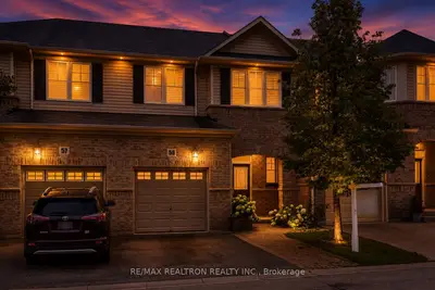 Att/Row/Townhouse in Oakville