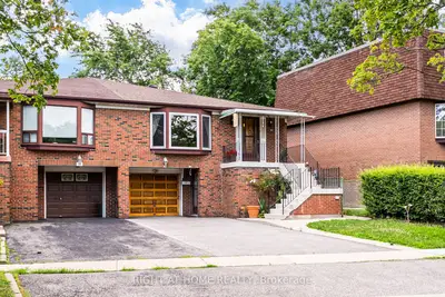 20 Zealand Road, Toronto, On M9r 3w4