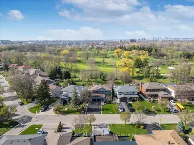 61 Golfwood Heights, Toronto, On M9p 3l8