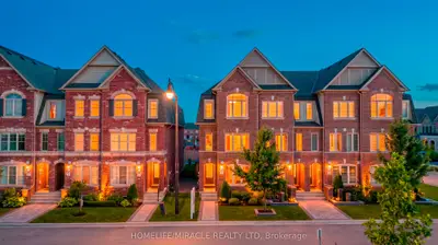 Att/Row/Townhouse in Brampton