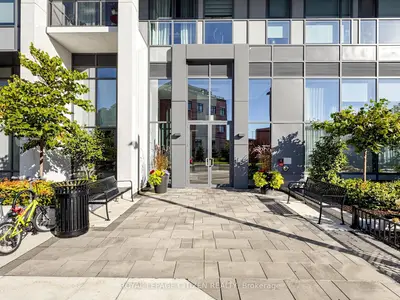 1063 Douglas Mccurdy Comm 707, Mississauga, On L5g 0c5