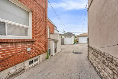 65 Kirknewton Road, Toronto, On M6e 3x9