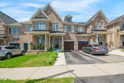Att/Row/Townhouse in Brampton