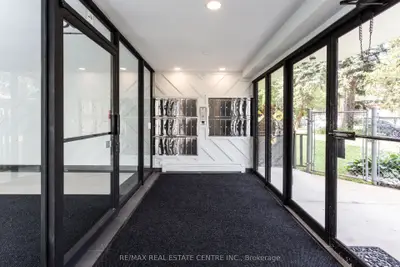 5 Hill Heights Road 307, Toronto, On M8y 1y9