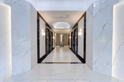 45 Kingsbridge Garden Circle 2704, Mississauga, On L5r 3k4