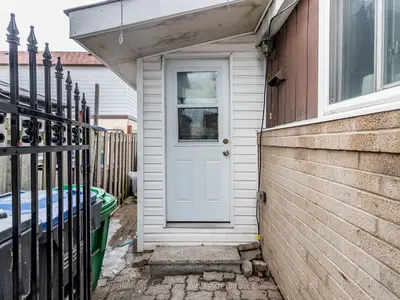3 Haley Court, Brampton, On L6s 1n6