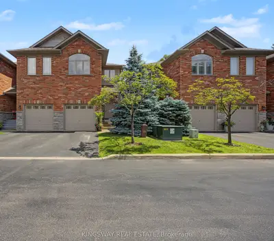 Condo Townhouse in Burlington