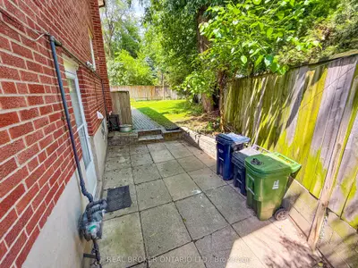 14 Gooch Court Lower Level, Toronto, On M6s 2n8