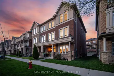 Att/Row/Townhouse in Oakville