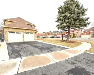 63 Lord Simcoe Drive, Brampton, On L6s 5g7