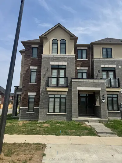 Att/Row/Townhouse in Brampton