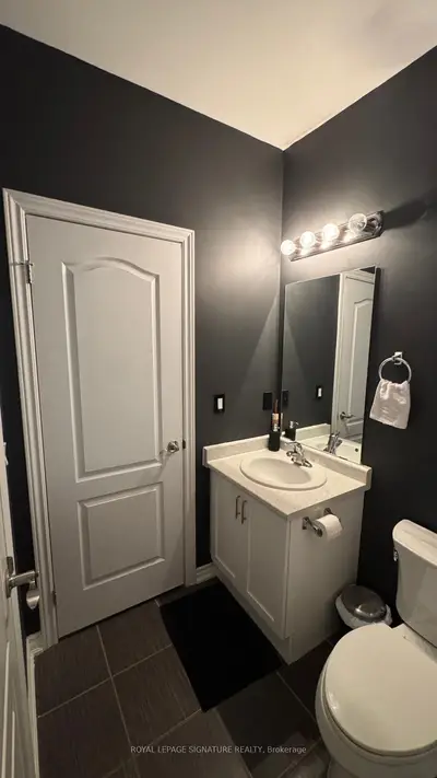 Condo Apartment in Milton