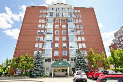 Common Element Condo in Oakville