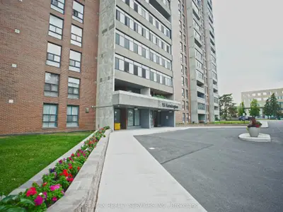 15 Kensington Road E 1901, Brampton, On L6t 3w2