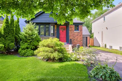 146 Government Road, Toronto, On M8x 1w5