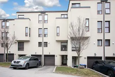 Condo Townhouse in Mississauga