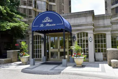 55 Kingsbridge Garden Circle 2210, Mississauga, On L5r 1y1