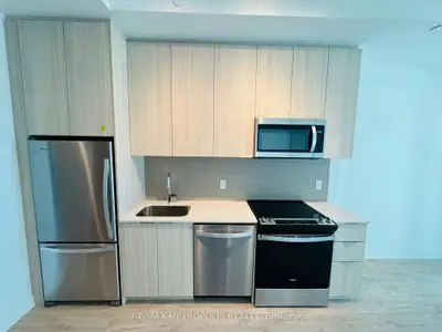 Condo Apartment in Milton