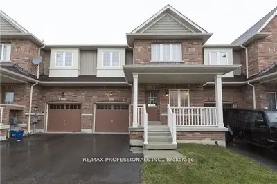 Att/Row/Townhouse in Milton