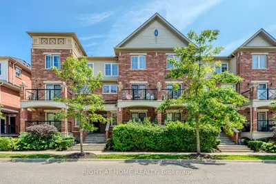 Condo Apartment in Oakville