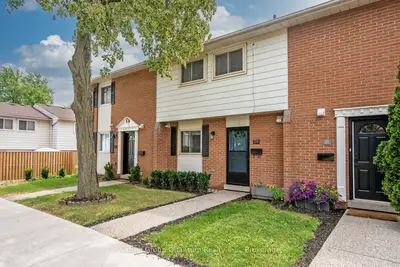 Condo Townhouse in Oakville
