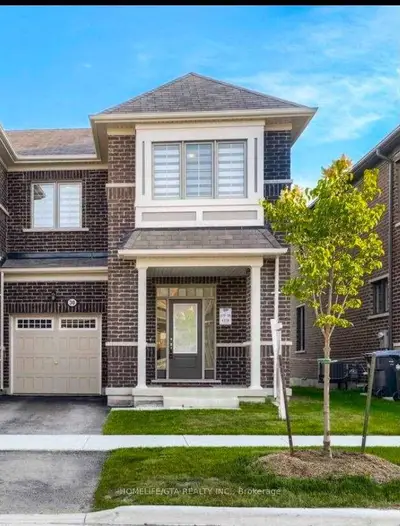 Att/Row/Townhouse in Brampton