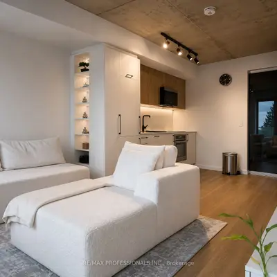 689 The Queensway Street 301, Toronto, On M8y 1l1