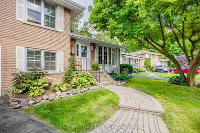 21 Halbadier Place, Toronto, On M9b 2h4