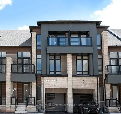 Att/Row/Townhouse in Oakville