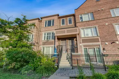 Condo Townhouse in Mississauga
