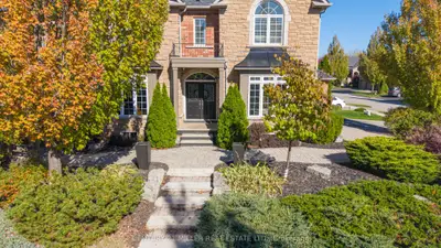 2211 Glencairn Road, Oakville, On L6m 4s1