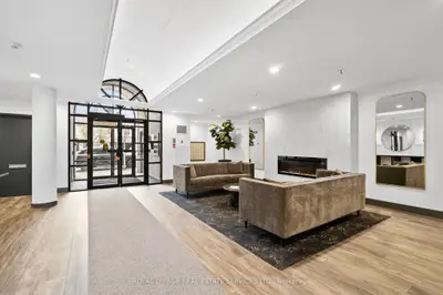 185 Robinson Street 202, Oakville, On L6j 7p6