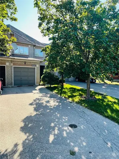 Att/Row/Townhouse in Mississauga