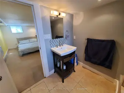 31 Gilpin Avenue Lower, Toronto, On M6m 1g7