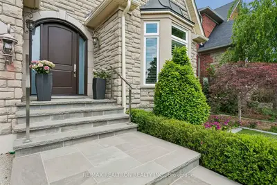 2207 Mariposa Road, Oakville, On L6m 4s1