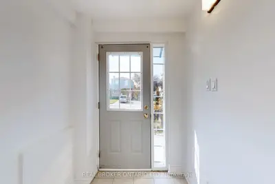 102 Bowie Avenue Main, Toronto, On M6e 2p7