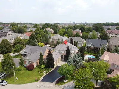 10 Pride Court, Brampton, On L6y 5h3