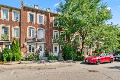 8 Jim Baird Mews, Toronto, On M3l 0c6