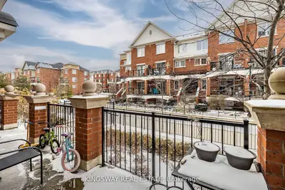 Condo Townhouse in Oakville