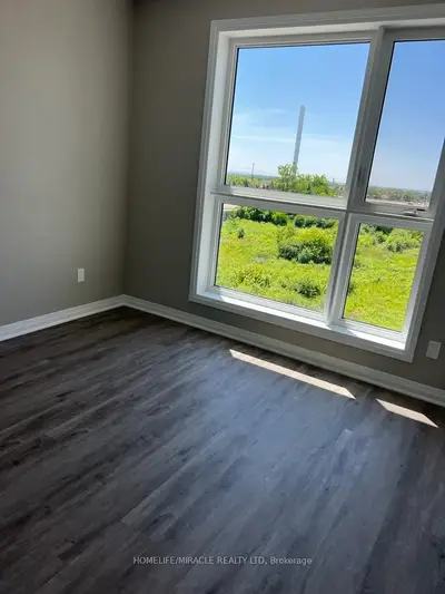 Common Element Condo in Oakville